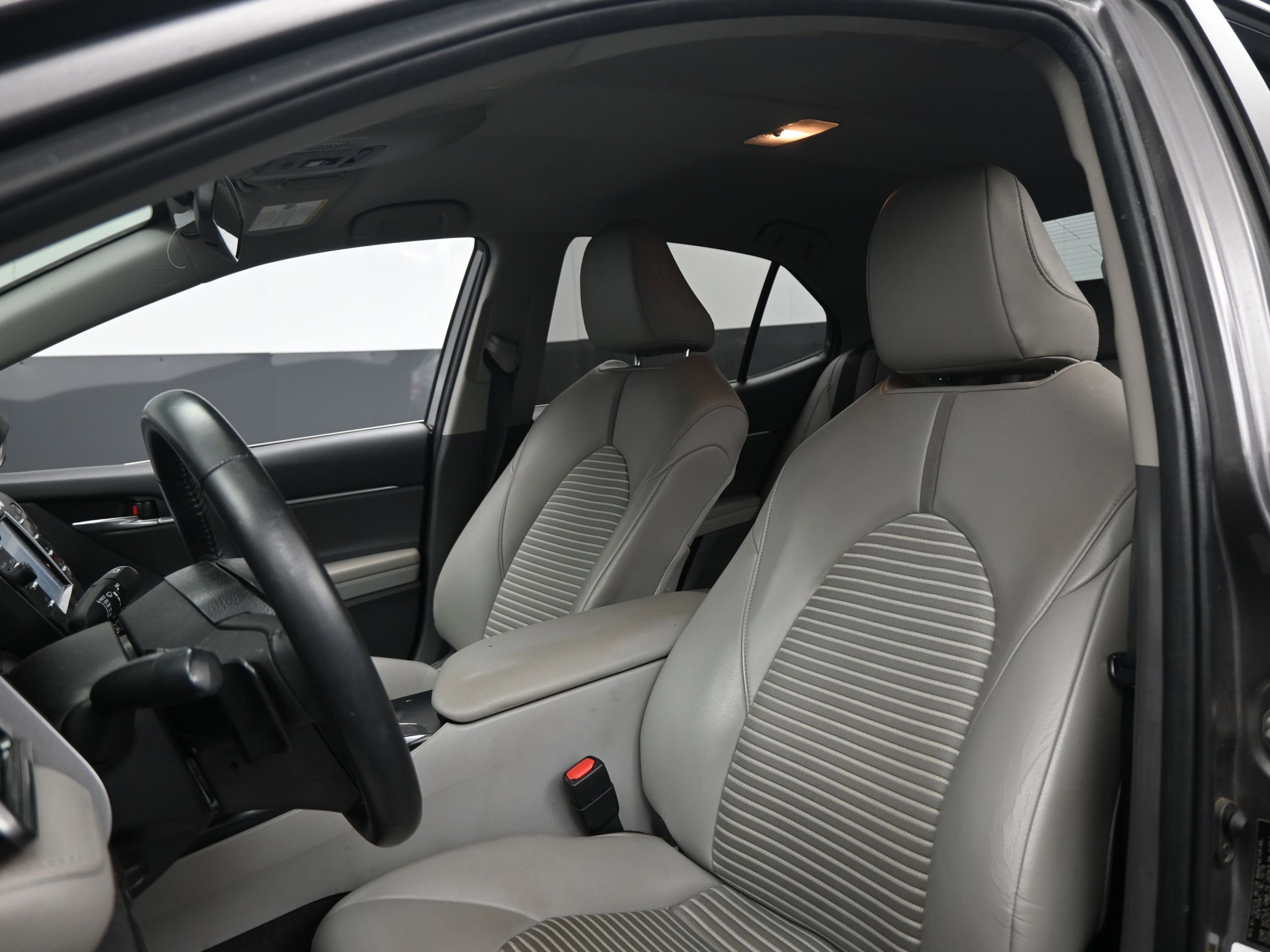 Used 2020 Toyota Camry SE image 15