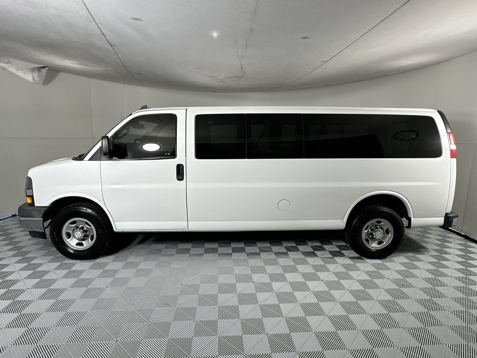 Used 2019 Chevrolet Express 3500 LT w/ LT Preferred Equipment Group RWD image 5