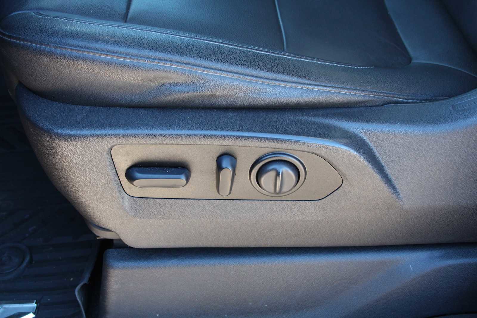 Used 2021 Chevrolet Silverado 1500 LT Trail Boss w/ Convenience Package II image 29