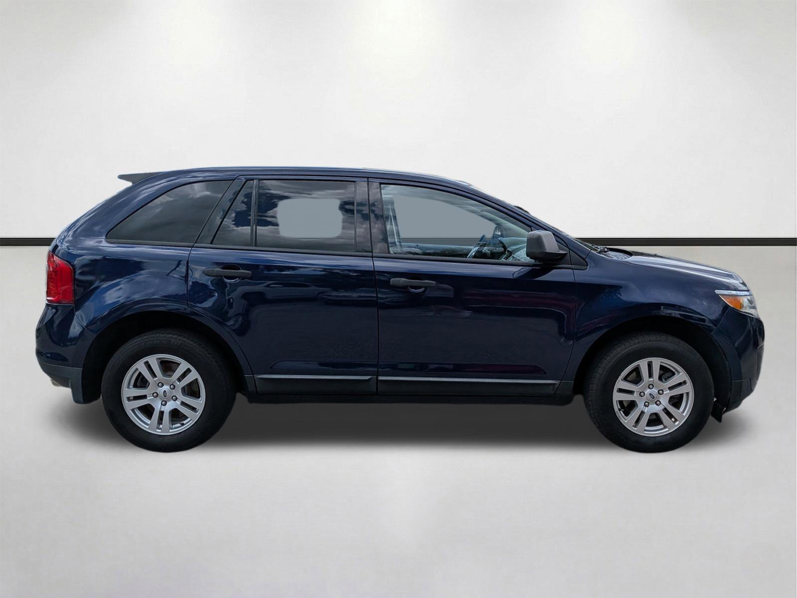 Used 2011 Ford Edge SE image 3