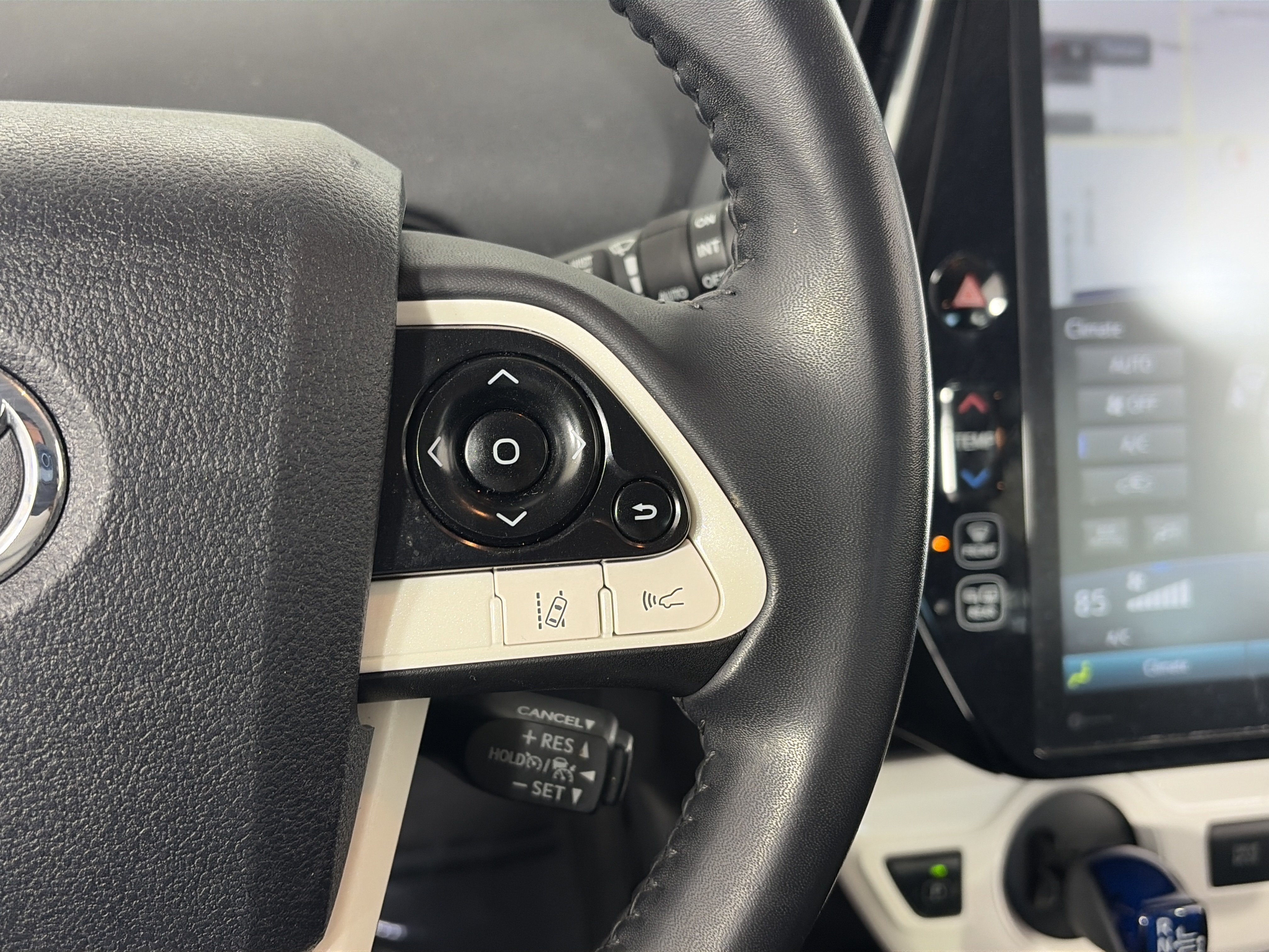 Used 2018 Toyota Prius Four Touring FWD image 30