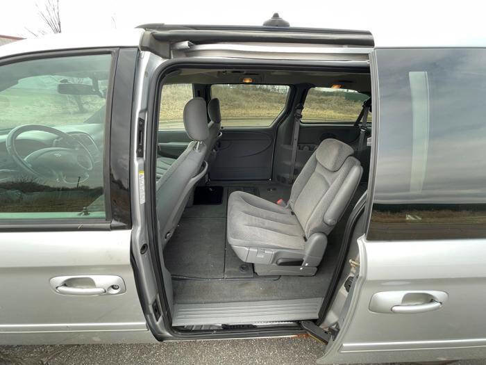 Used 2005 Dodge Grand Caravan SXT w/ Premium Group image 23