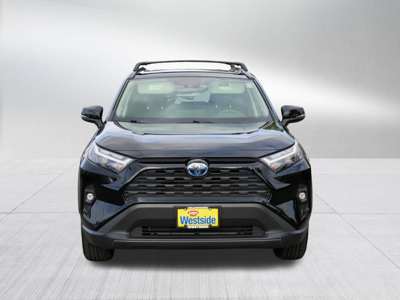 Used 2022 Toyota RAV4 XLE Premium AWD/4WD image 2