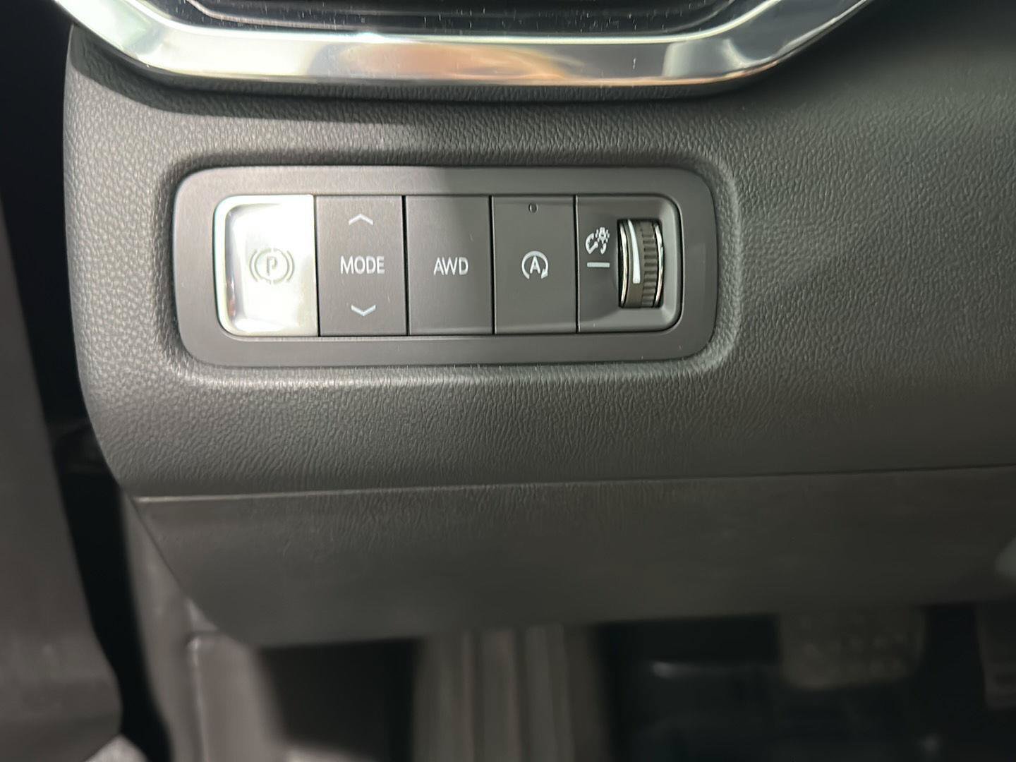Used 2025 GMC Acadia Elevation w/ Elevation Premium Package AWD/4WD image 17