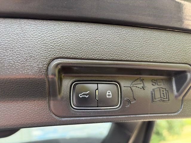 Used 2022 Ford Explorer XLT w/ Equipment Group 202A AWD/4WD image 37