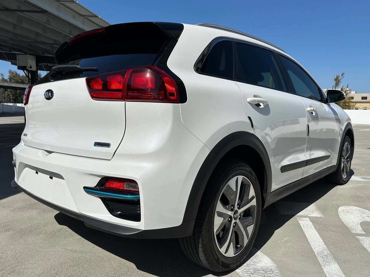 Used 2021 Kia Niro EX FWD image 11