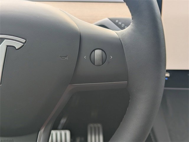 Used 2025 Tesla Model Y Performance image 22