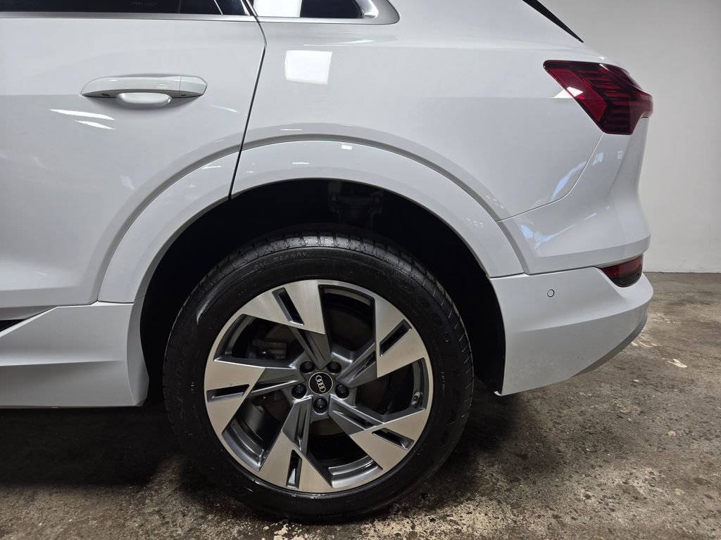 Used 2022 Audi e-tron Premium Plus w/ Premium Plus Package image 63