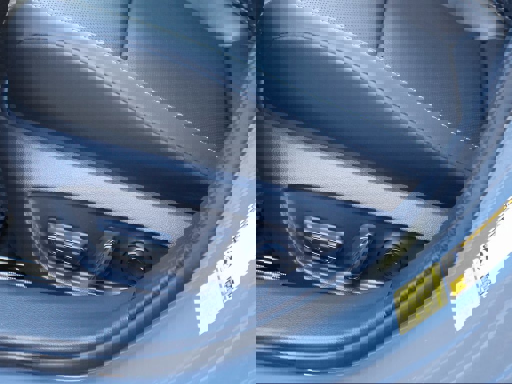 Used 2024 Toyota Prius Limited image 25