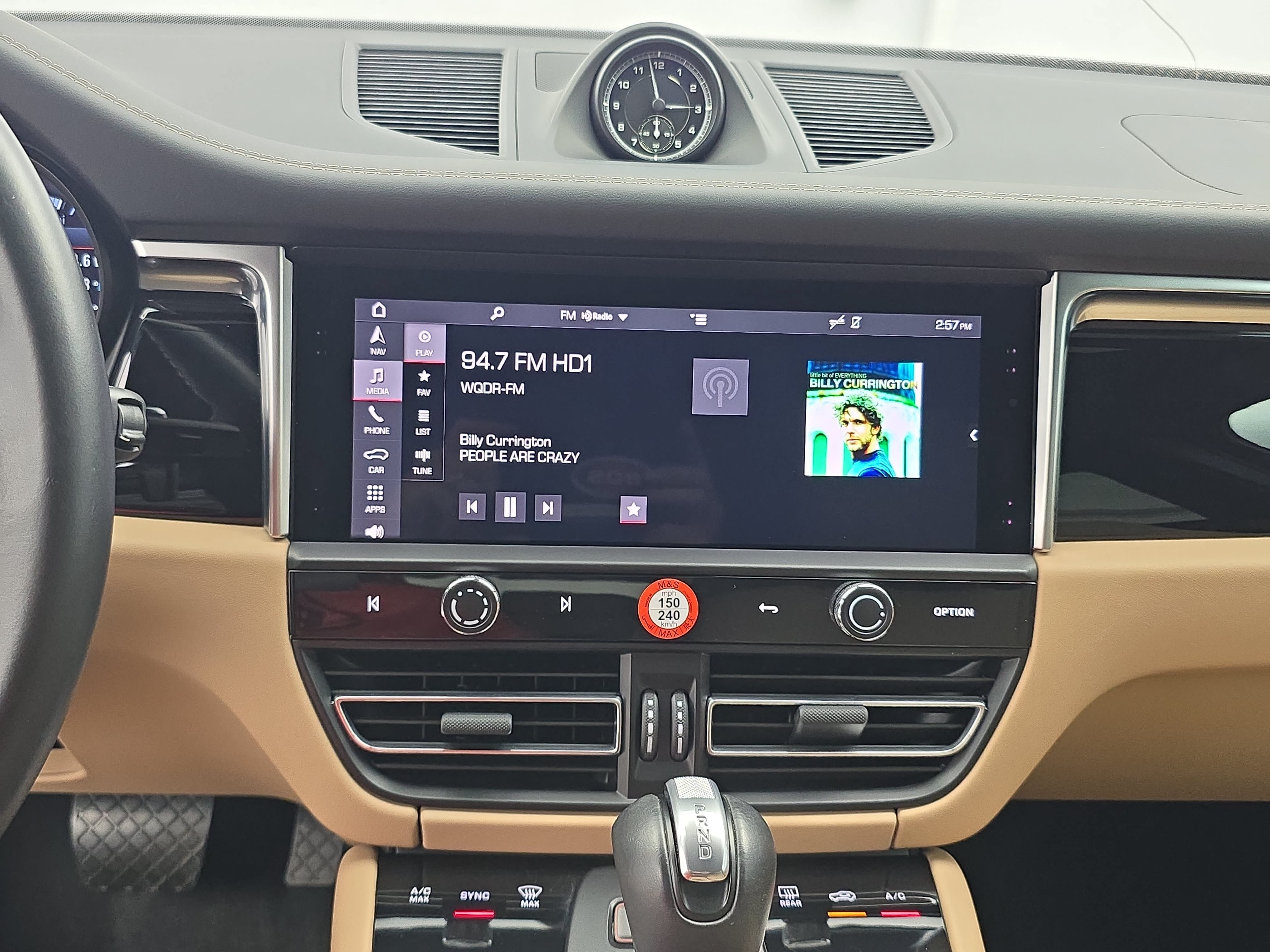 Certified 2024 Porsche Macan AWD/4WD image 22