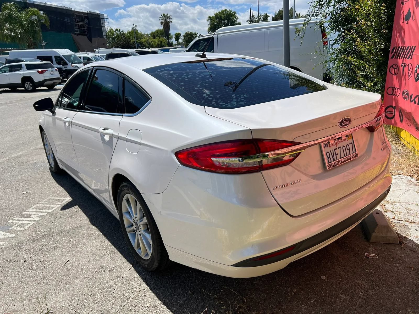 Used 2017 Ford Fusion SE FWD image 6