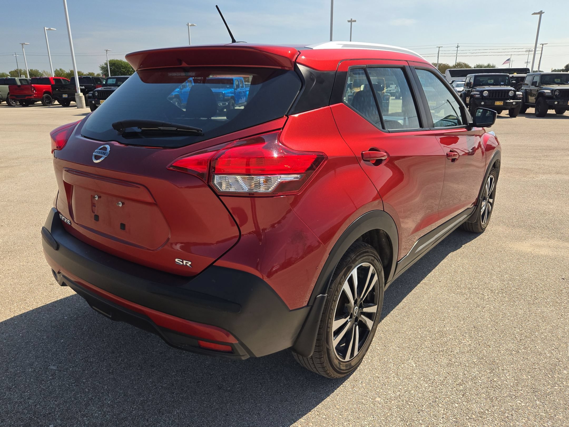 Used 2019 Nissan Kicks SR w/ SR Premium Package FWD image 3