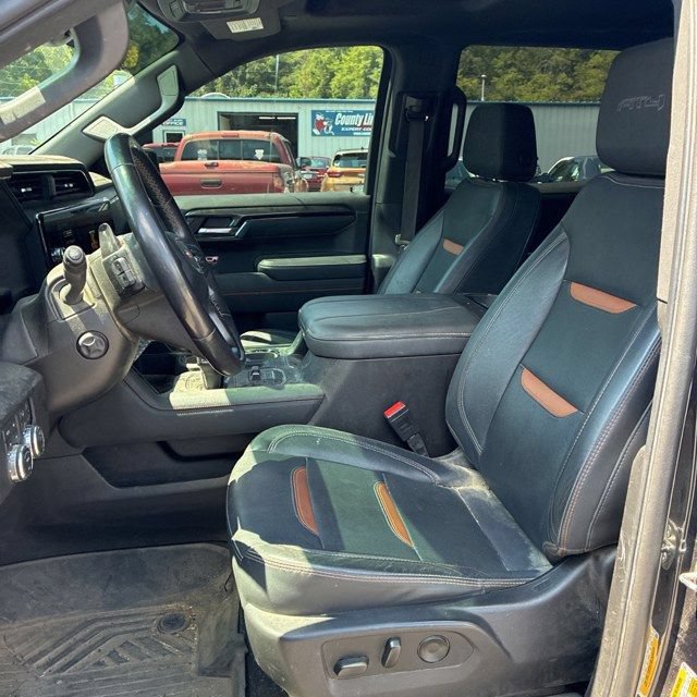Used 2023 GMC Sierra 1500 AT4 w/ Technology Package AWD/4WD image 2