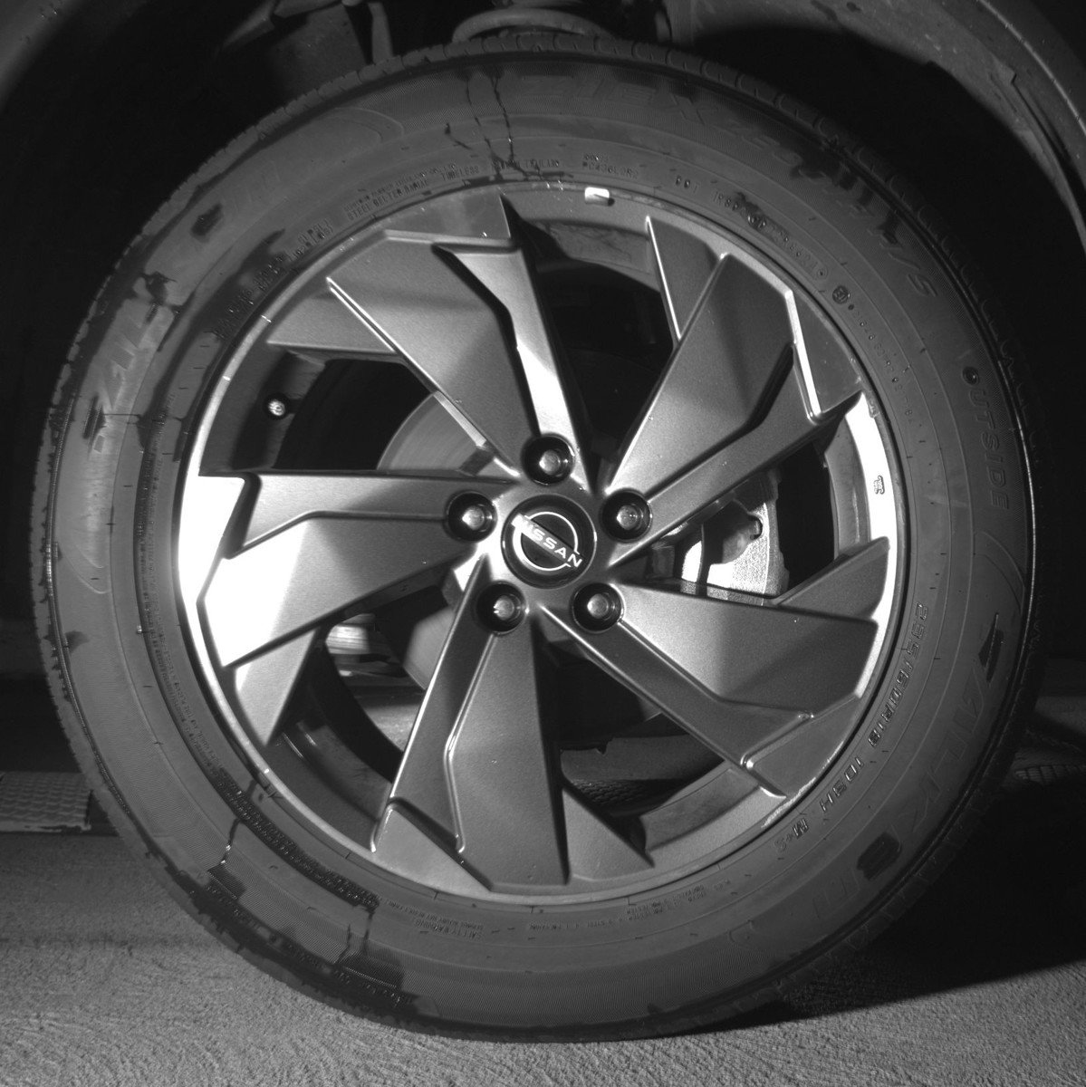 Used 2025 Nissan Rogue SV FWD image 13