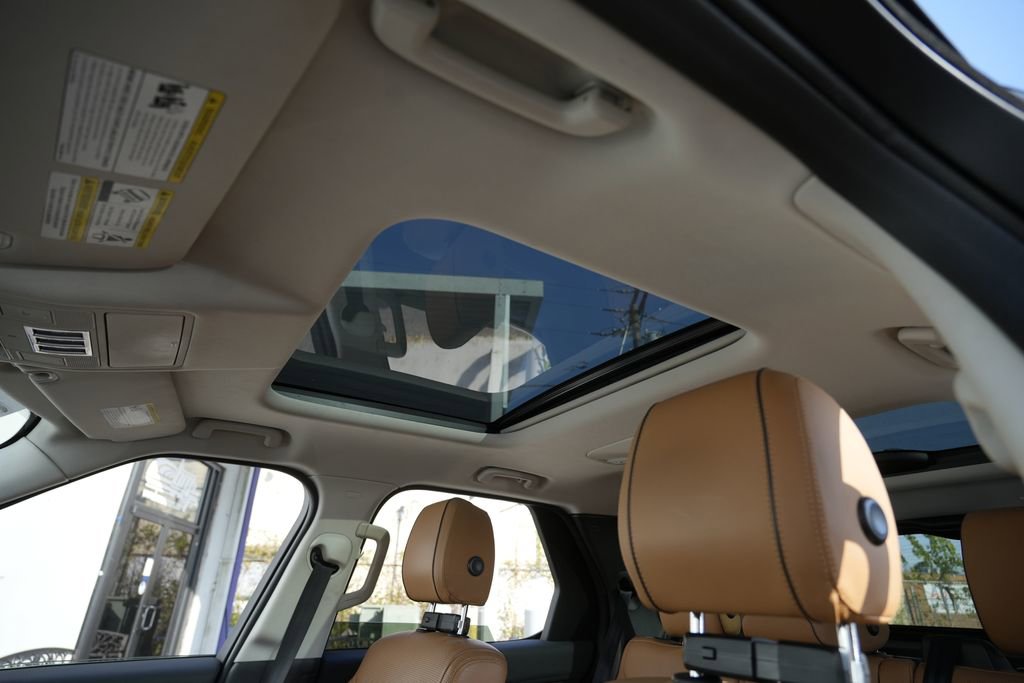 Used 2019 Land Rover Discovery HSE AWD/4WD image 17
