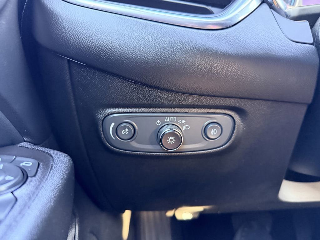 Used 2020 Chevrolet Equinox Premier image 30