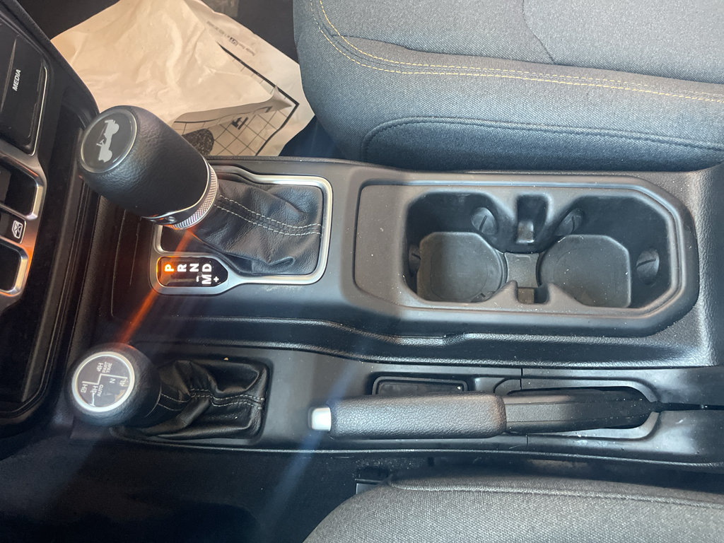 Used 2025 Jeep Wrangler Unlimited Sahara AWD/4WD image 10