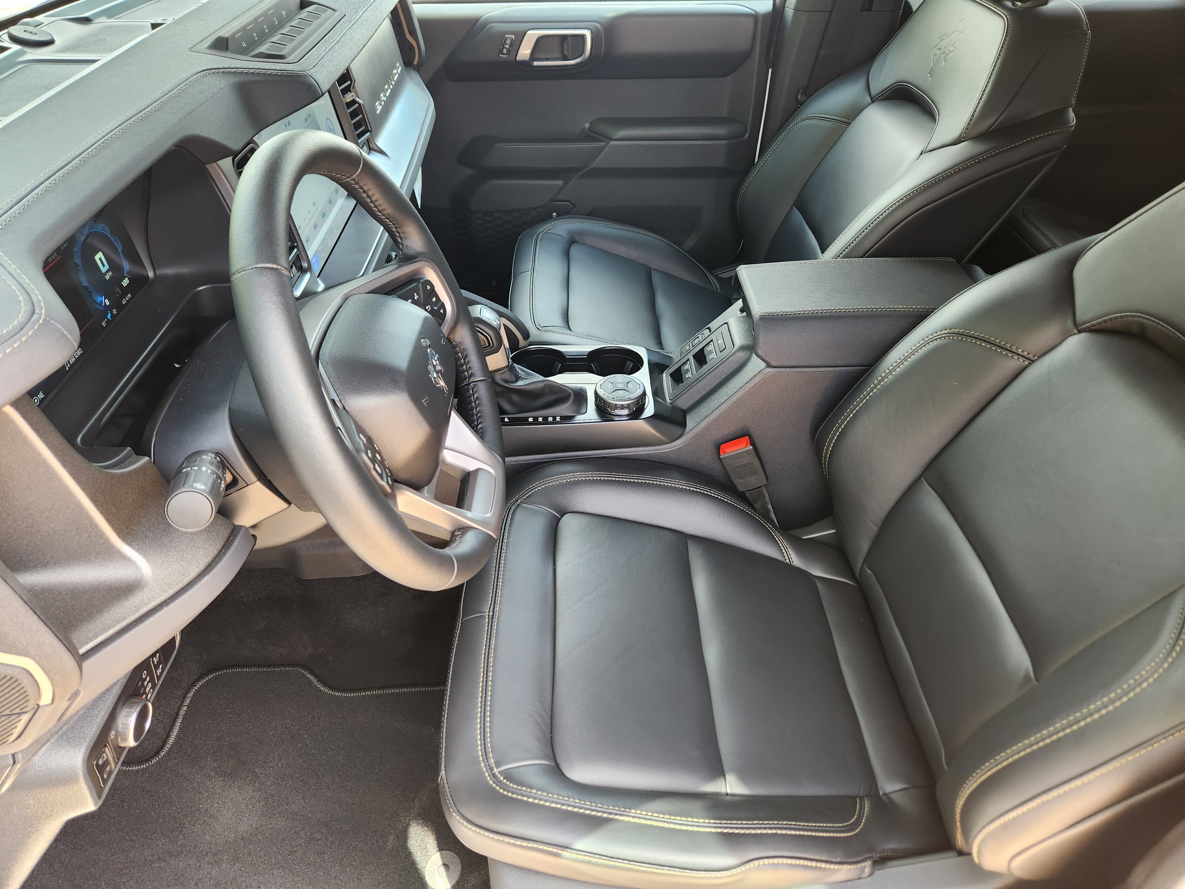 Used 2025 Ford Bronco Badlands AWD/4WD image 9