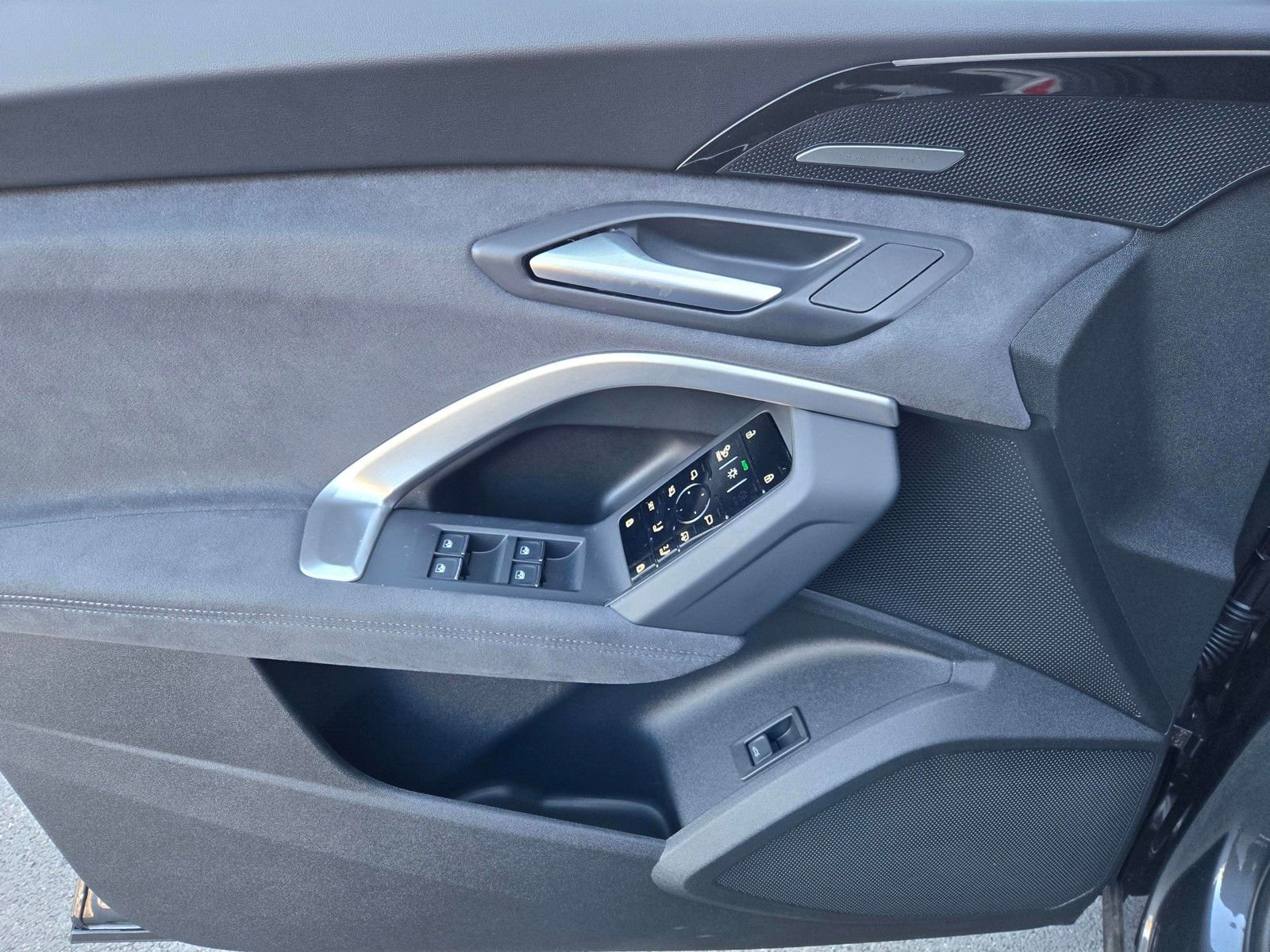 New 2025 Audi SQ5 Premium Plus AWD/4WD image 17