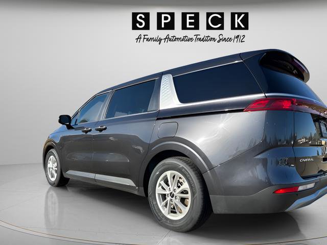 Used 2024 Kia Carnival LX image 3