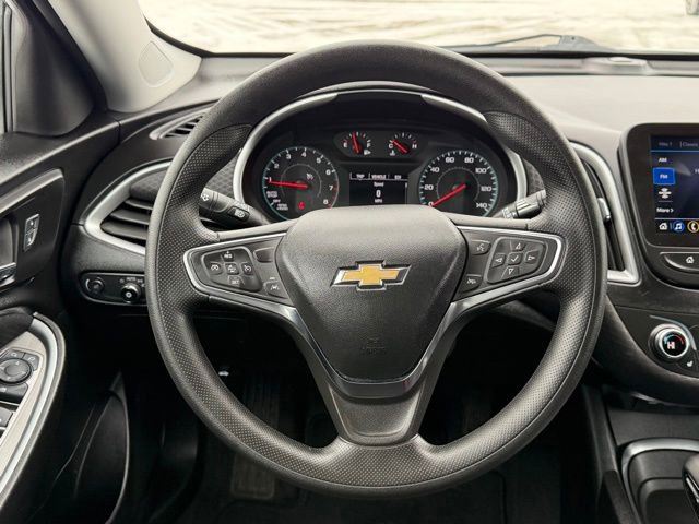 Used 2025 Chevrolet Malibu LT image 32