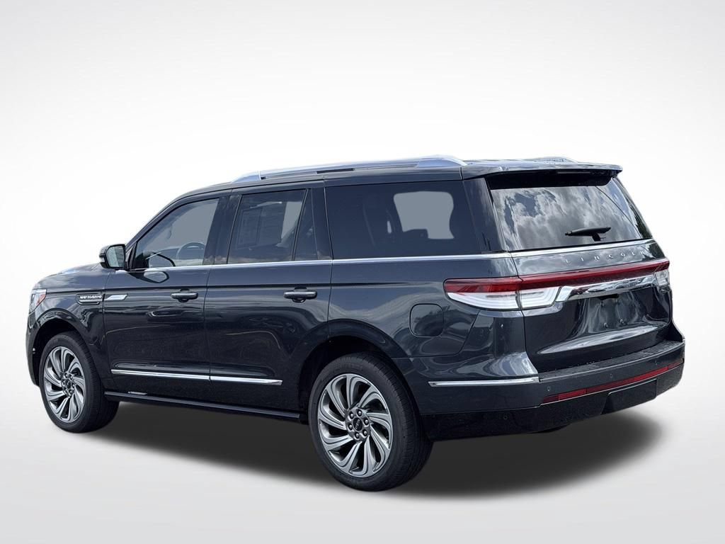 Used 2022 Lincoln Navigator 4WD image 9