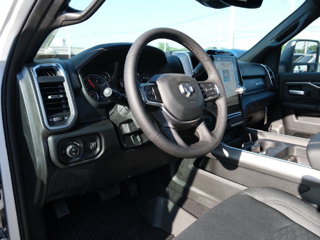New 2026 RAM 3500 Big Horn AWD/4WD image 4