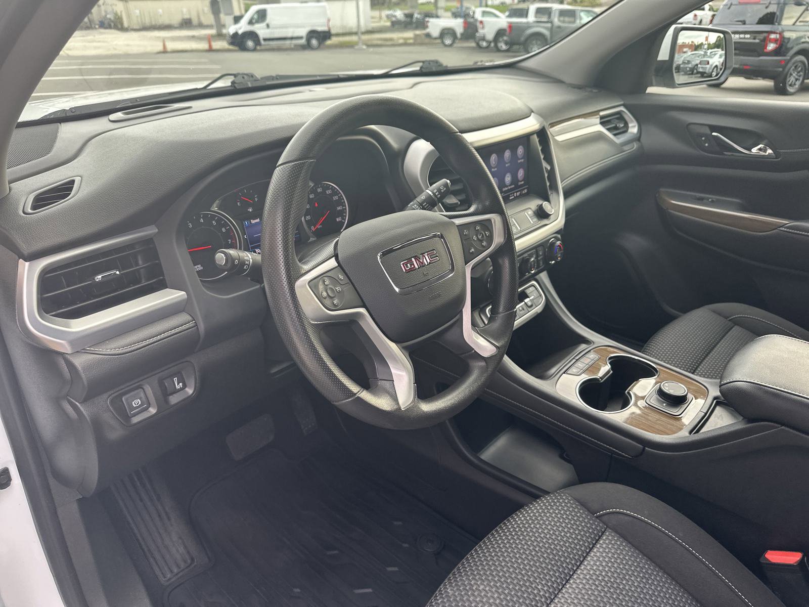 Used 2022 GMC Acadia SLE image 17