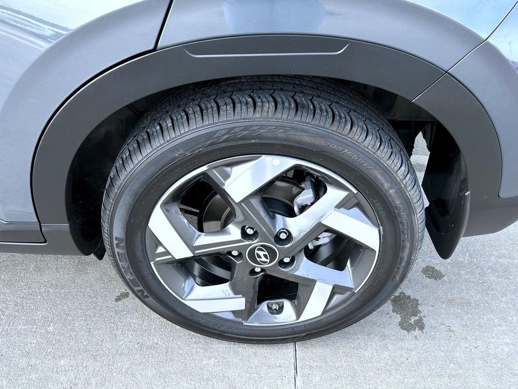 Used 2025 Hyundai Venue SEL image 22