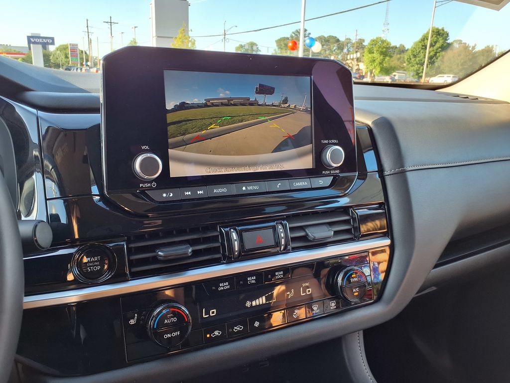 Used 2025 Nissan Pathfinder SV FWD image 27