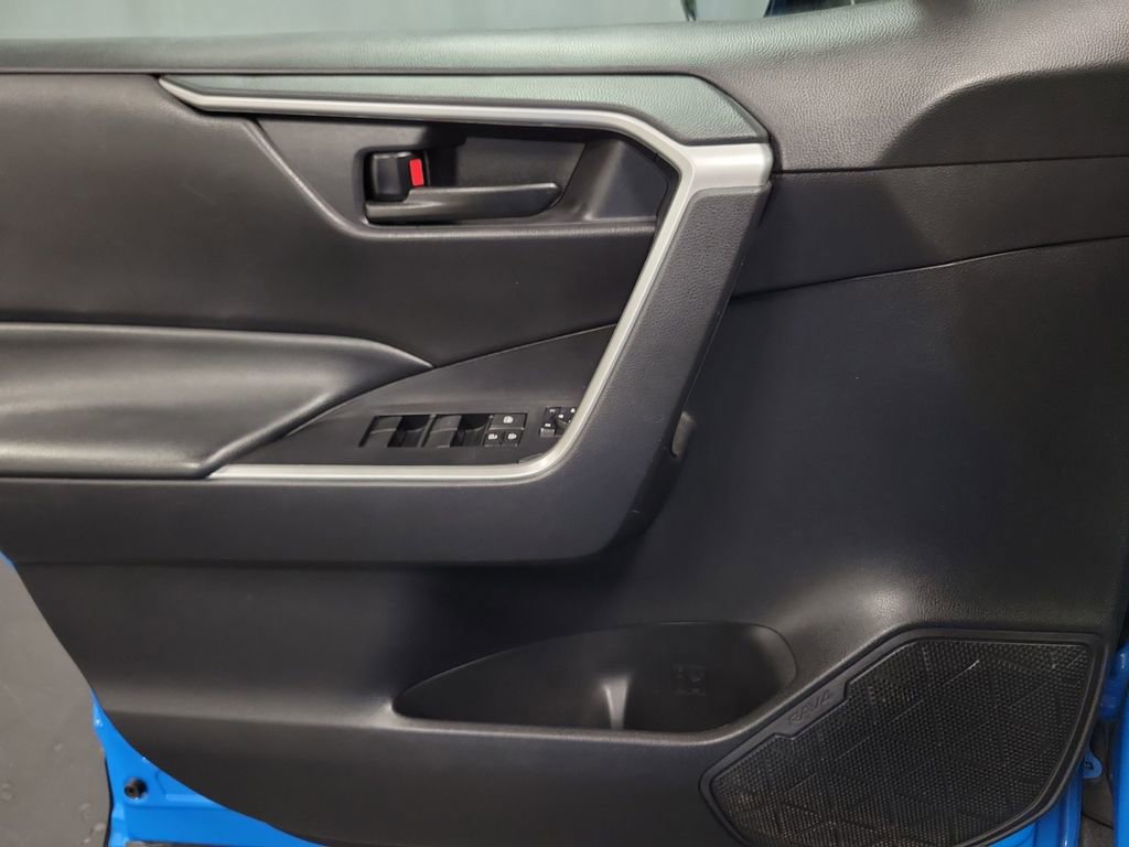 Used 2021 Toyota RAV4 LE image 22