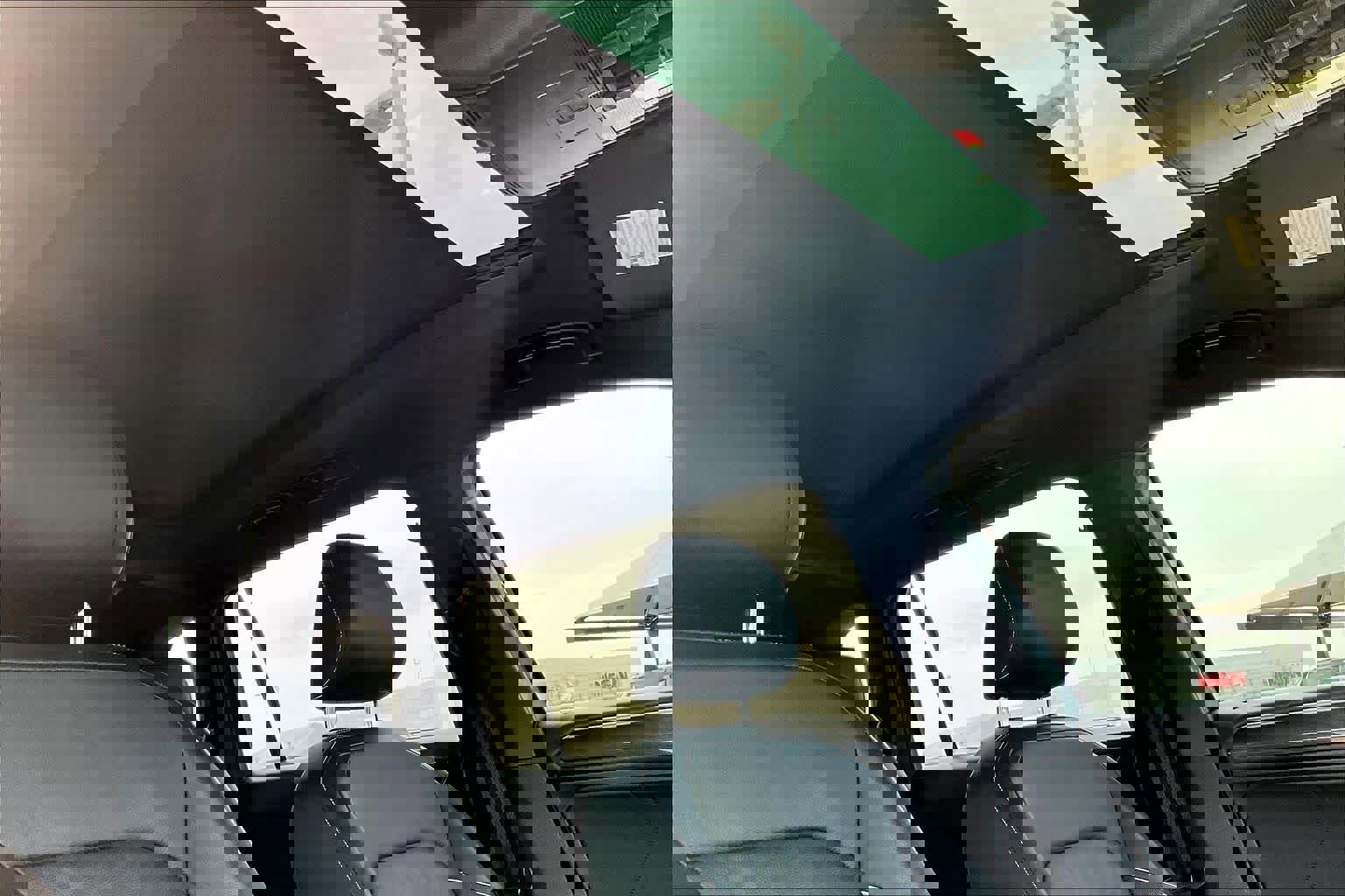 Used 2021 Volkswagen Tiguan SEL Premium R-Line image 15