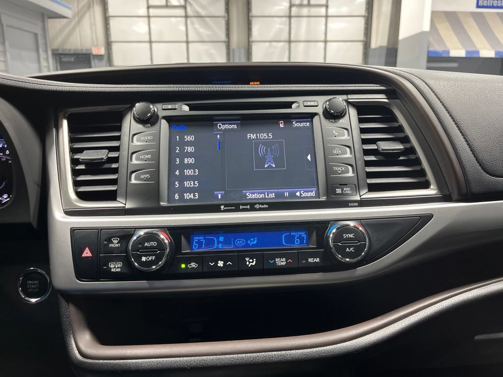 Used 2019 Toyota Highlander XLE AWD/4WD image 27