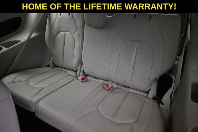 Used 2018 Chrysler Pacifica Touring-L Plus FWD image 39