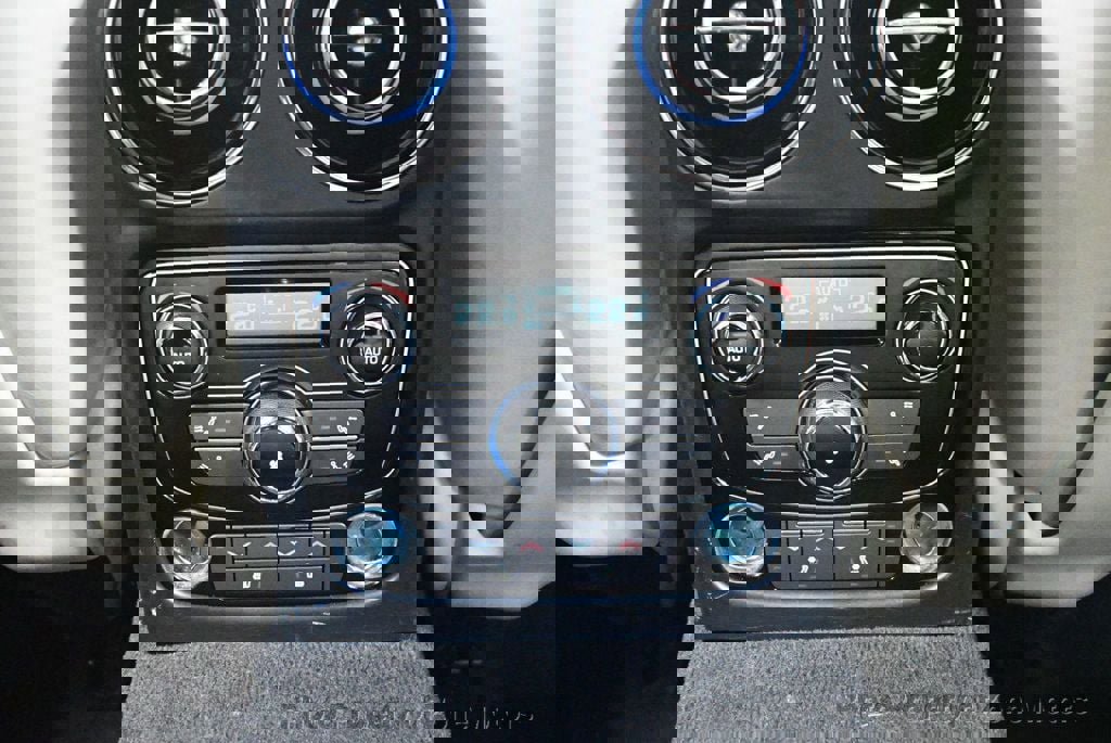 Used 2015 Jaguar XJ image 23