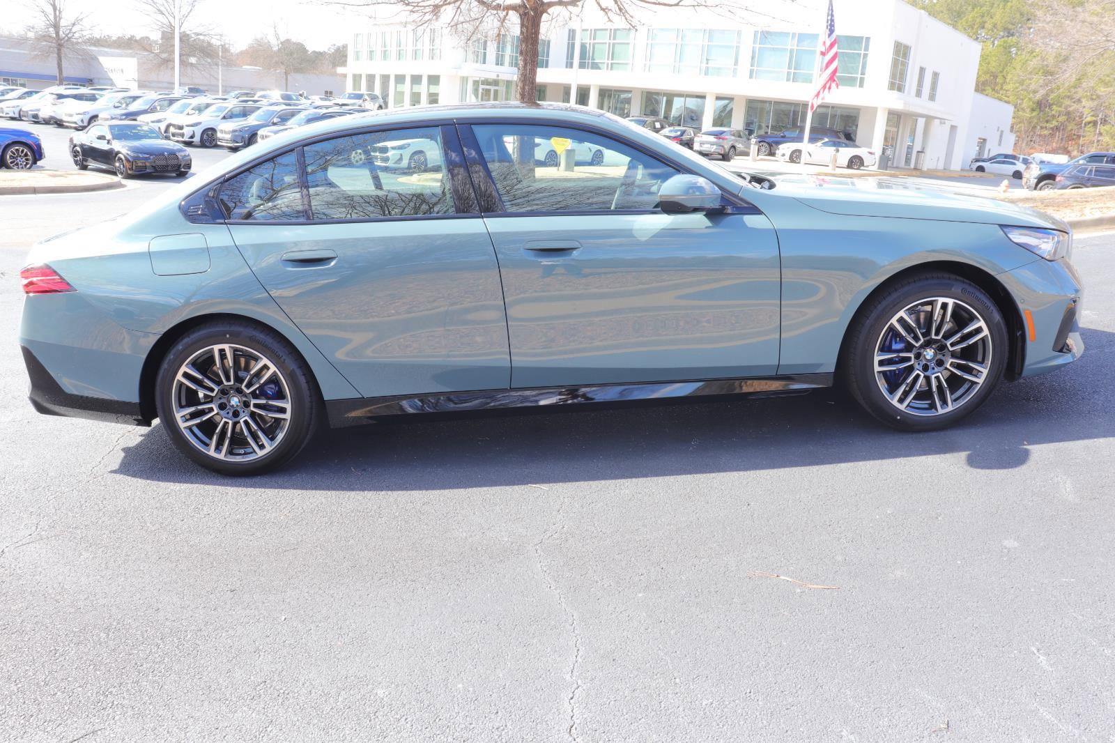 Used 2025 BMW 530i 530i w/ M Sport Package image 9
