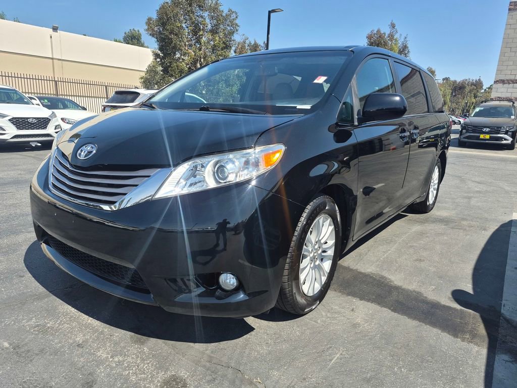 Used 2015 Toyota Sienna XLE w/ XLE Navigation Package image 10