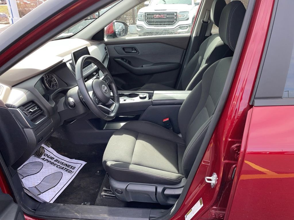 Used 2023 Nissan Rogue S image 9
