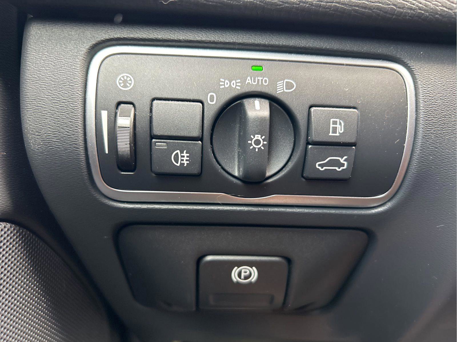 Used 2017 Volvo XC60 T5 Dynamic w/ Preferred Option Package image 15