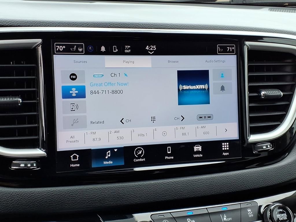 Used 2023 Chrysler Pacifica Touring-L FWD image 16