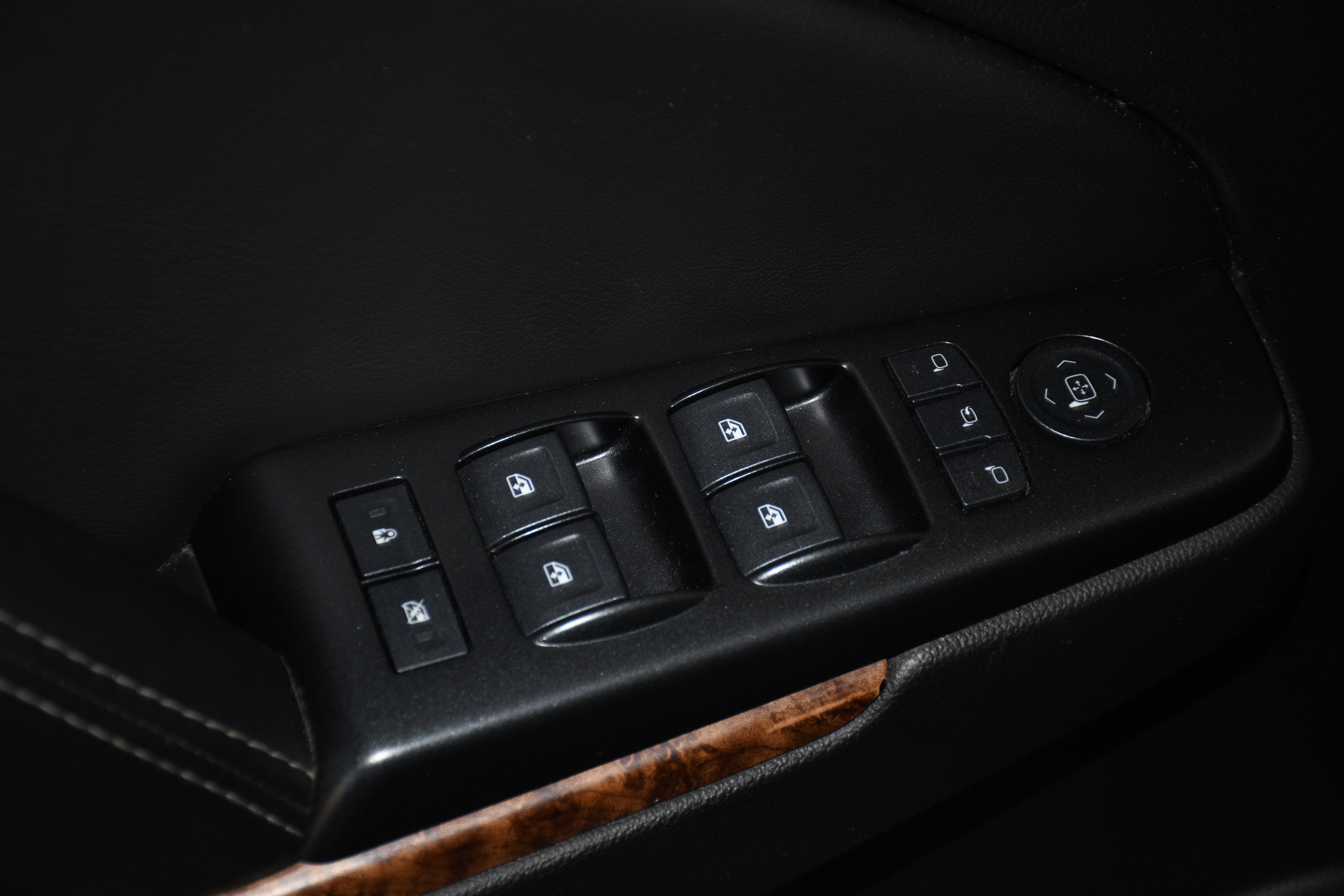 Used 2017 Chevrolet Suburban Premier image 11