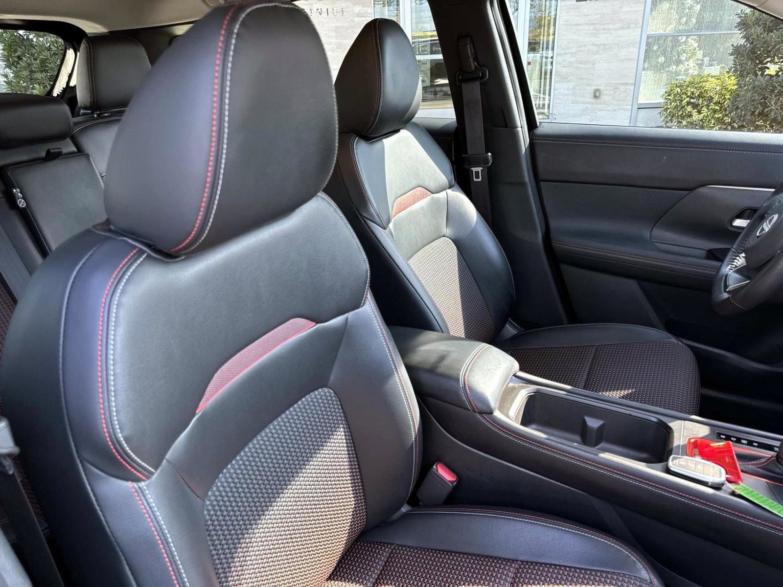 Used 2025 Nissan Kicks SR image 14