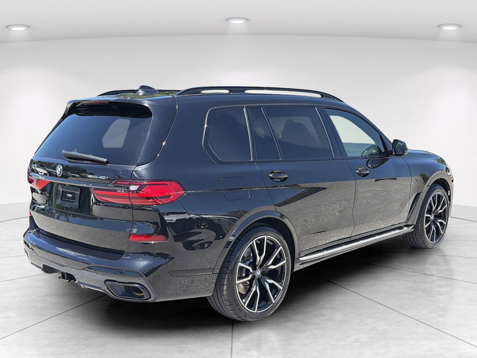 Used 2022 BMW X7 xDrive40i w/ M Sport Package AWD/4WD image 4
