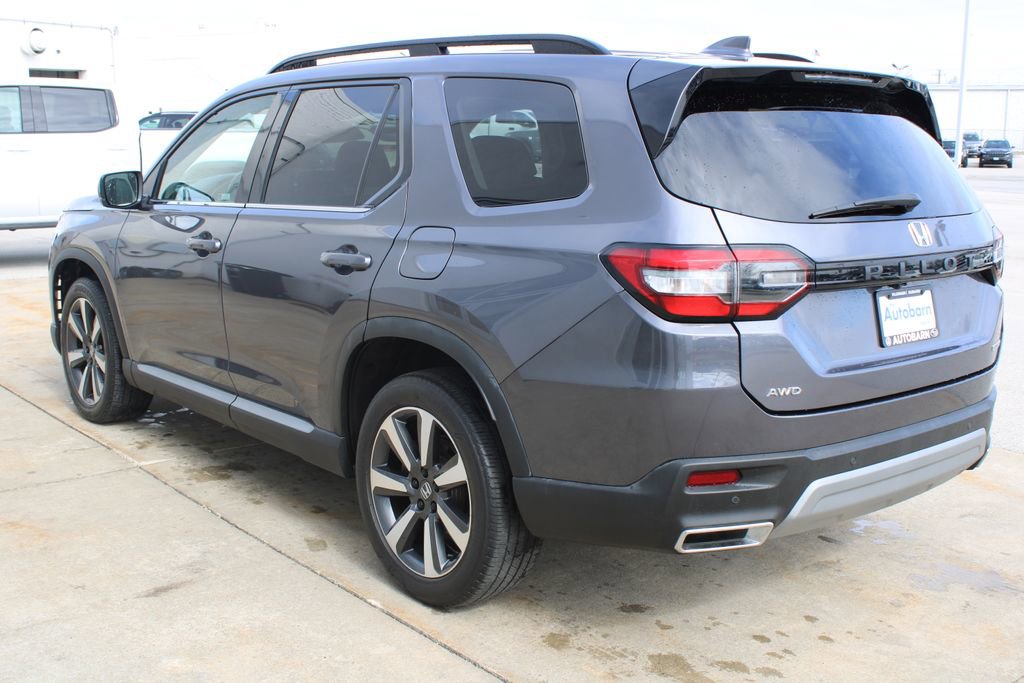 Used 2023 Honda Pilot Touring image 4