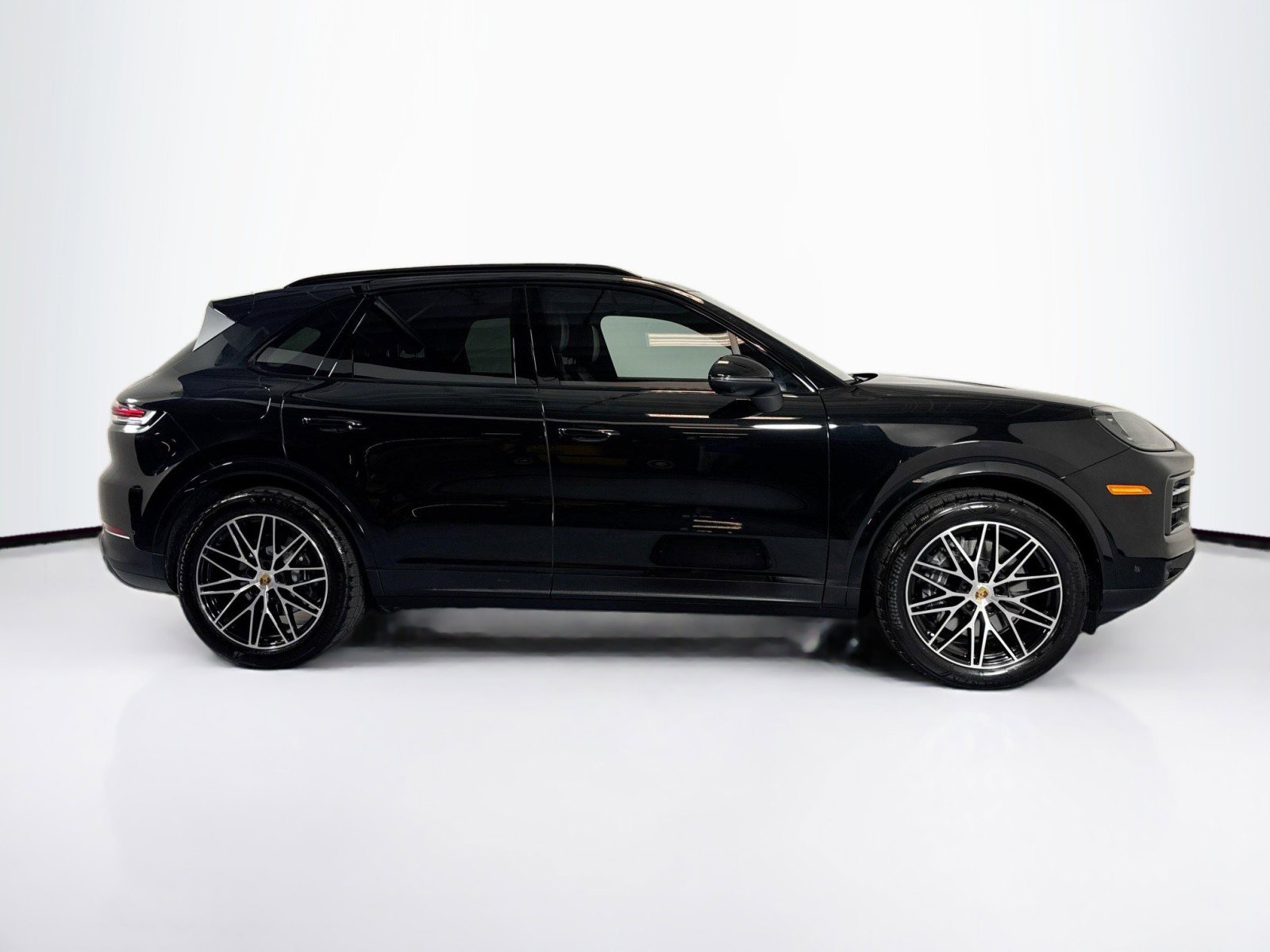 Used 2024 Porsche Cayenne AWD/4WD image 8