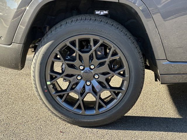 New 2025 Jeep Grand Cherokee Summit image 17