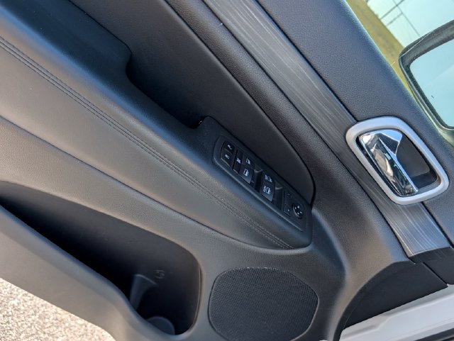 Used 2020 Jeep Grand Cherokee Altitude AWD/4WD image 11