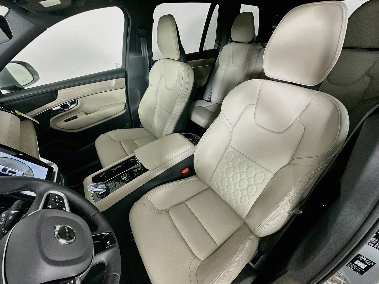 New 2026 Volvo XC90 T8 Plus w/ Protection Package Premier AWD/4WD image 33