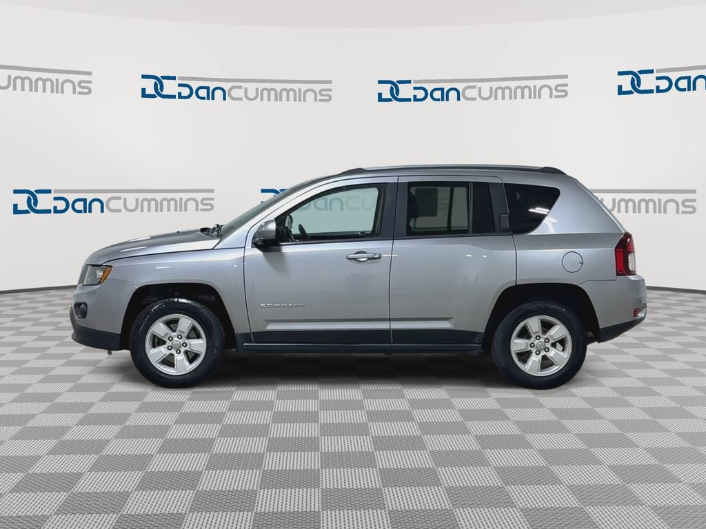 Used 2016 Jeep Compass Latitude FWD image 5