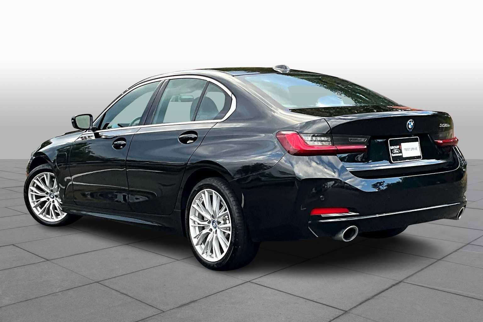 Used 2024 BMW 330e 330e w/ Convenience Package image 11